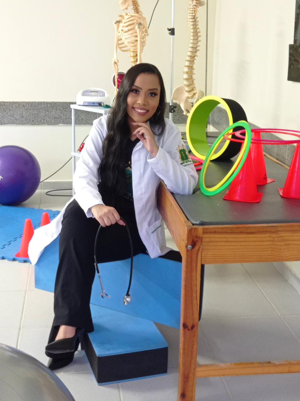 Dra. Thais Almeida Ribeiro